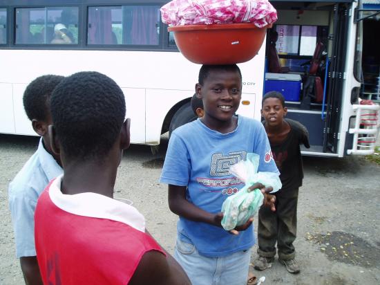 A la frontière Haitienne, des petits déja au boulot